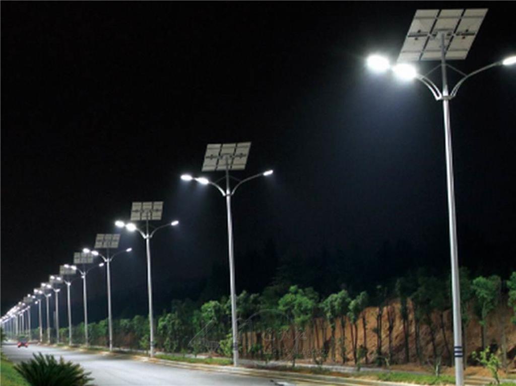 5. Fourniture et instalaltion de 2500 lamapdaires solaires dans les 8 régions du Viet Nam